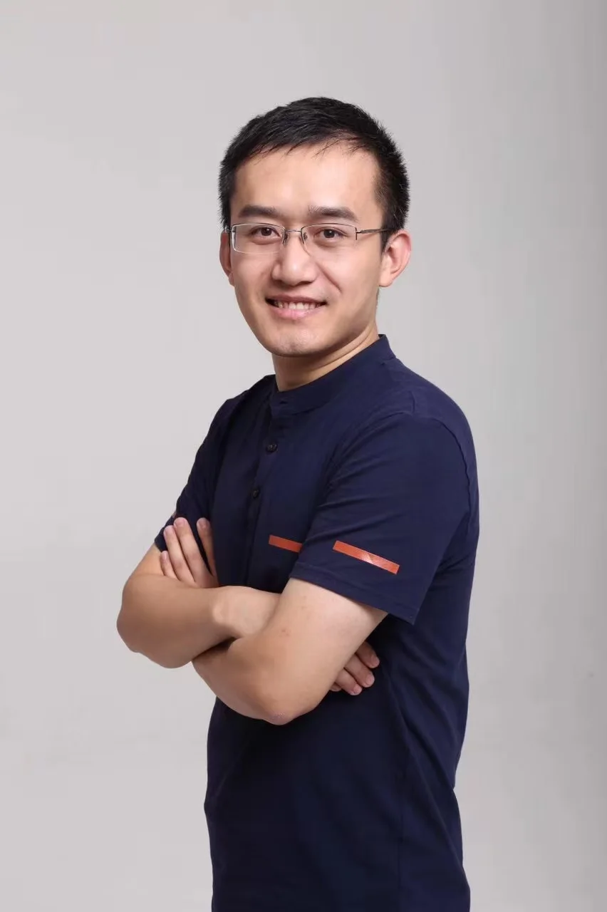 王昆个人照片